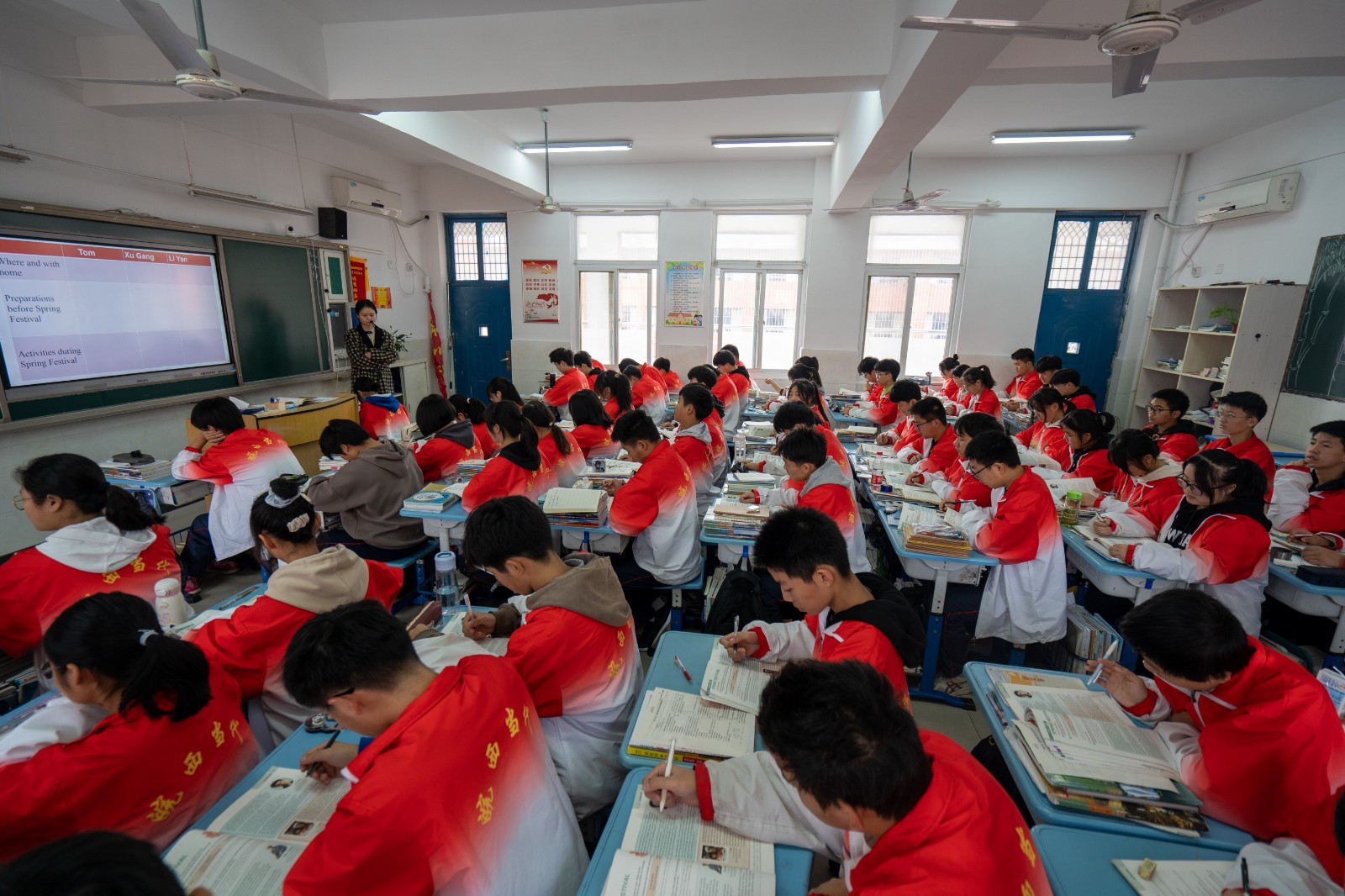 明亮的教室 (1).jpg